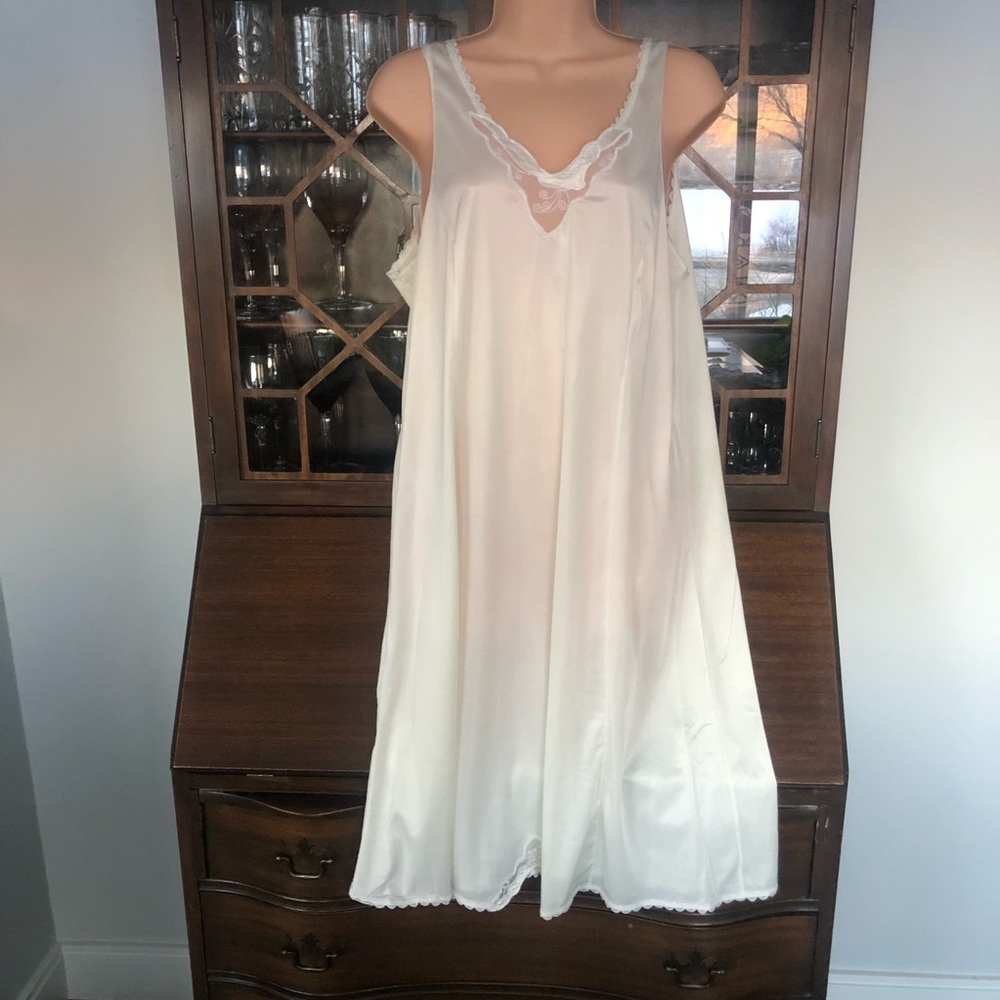 Vintage slip with no tags.​